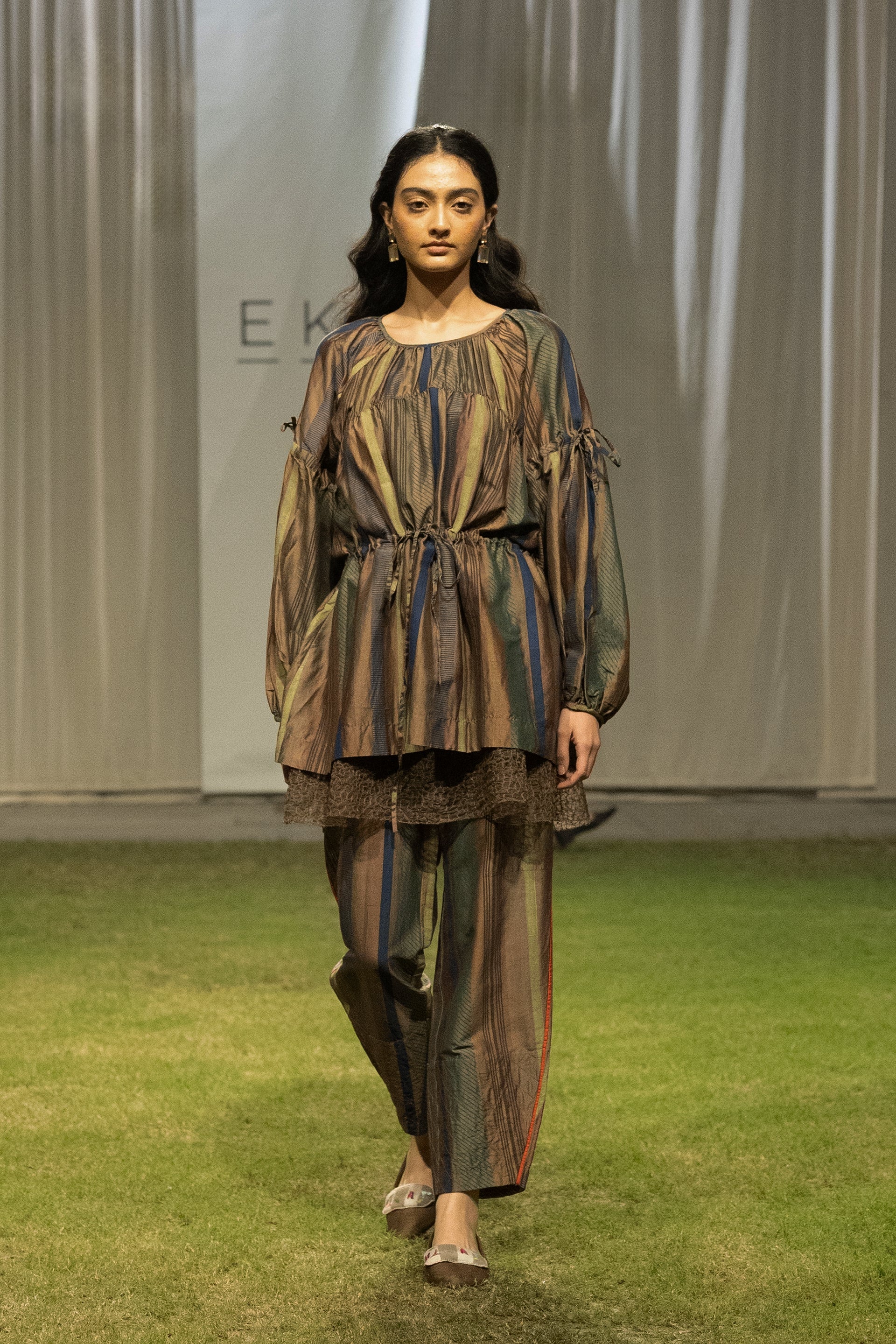 LOOK 19