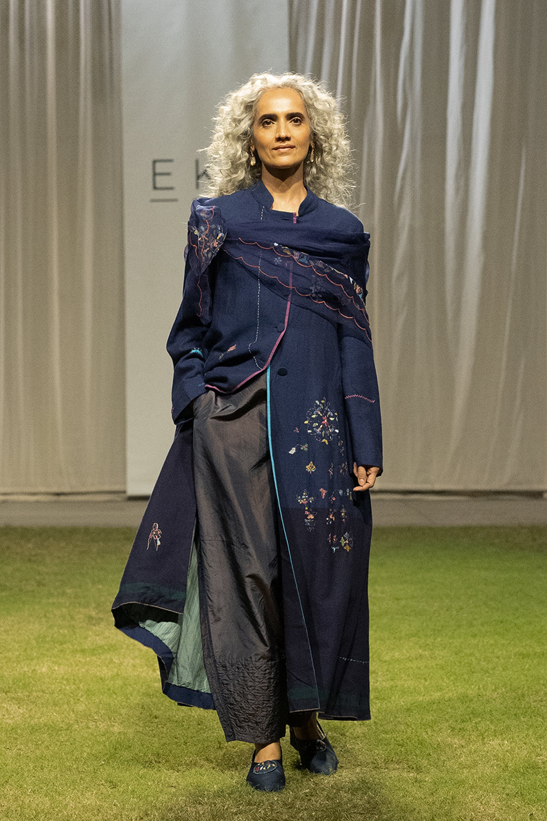 LOOK 33