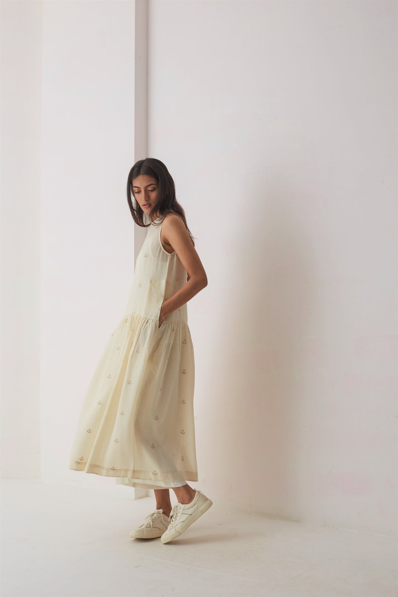 handwoven Off-white sleeveless saya dress