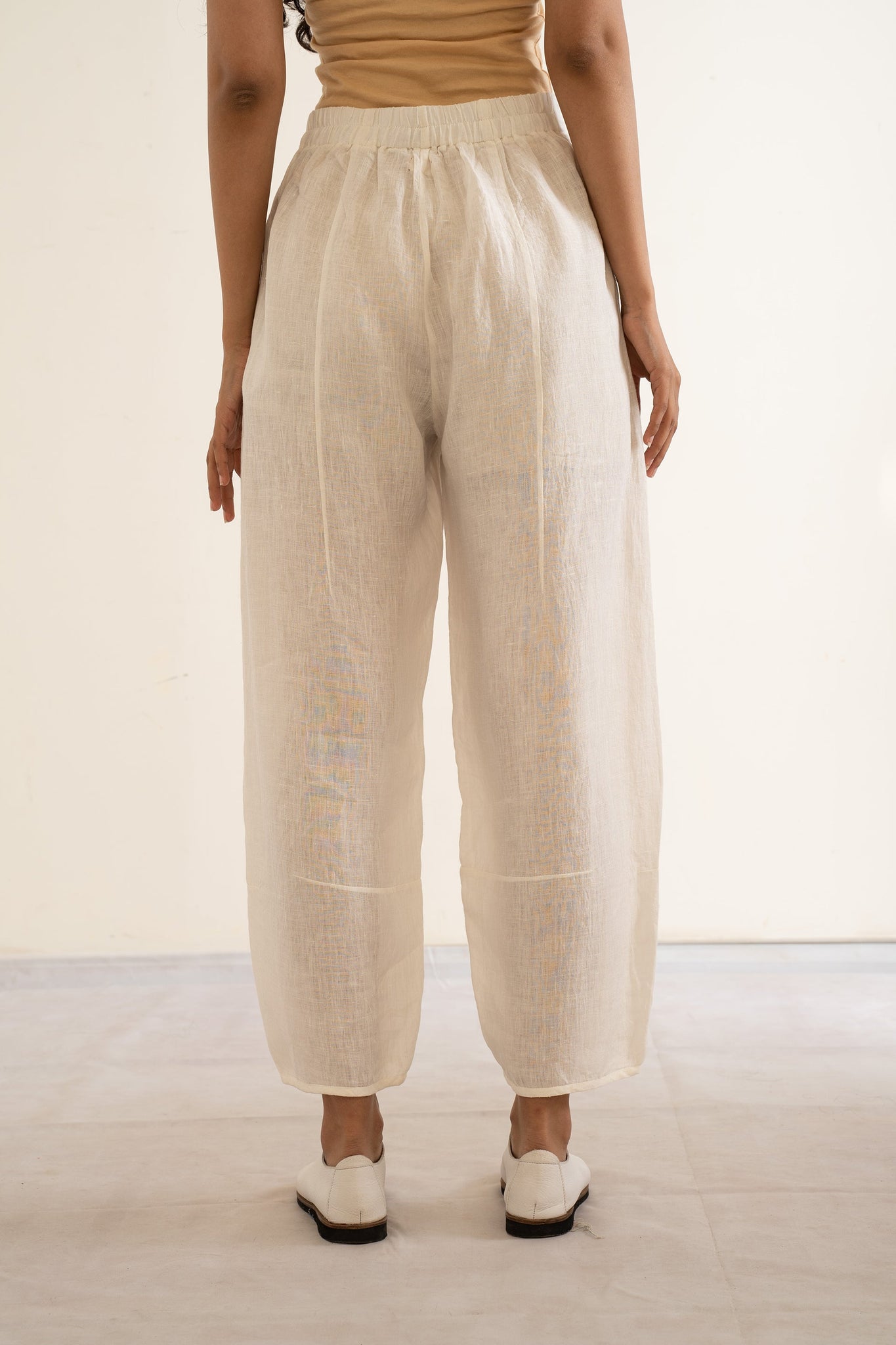 Buy Handwoven Tapered Linen Ambra Trousers Online In India – EKA