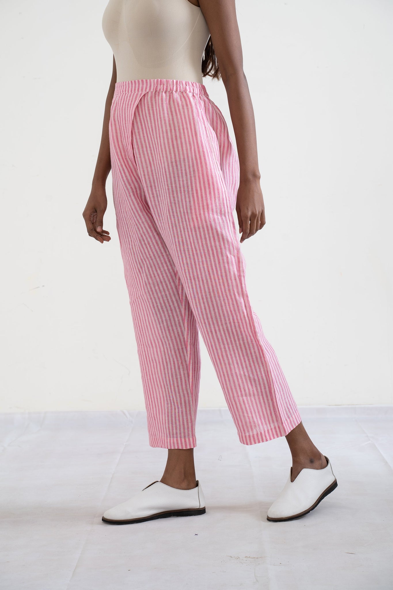 Handwoven Tapered paprika trousers (pink)
